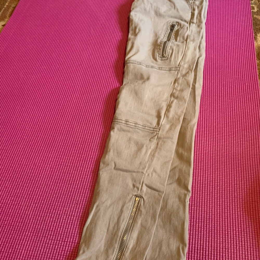 11 pairs of pants like new or new.  Several brands - Picture 14 of 15